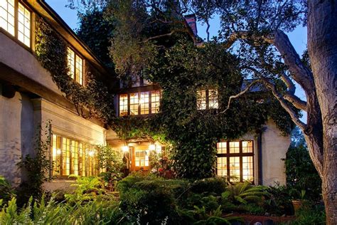 Old monterey inn - Welcome to the Old Monterey Inn, an elegant getaway in the heart of Monterey, CA. Our historic Monterey bed and breakfast is set among lush English gardens and majestic live oak trees, and boasts ...